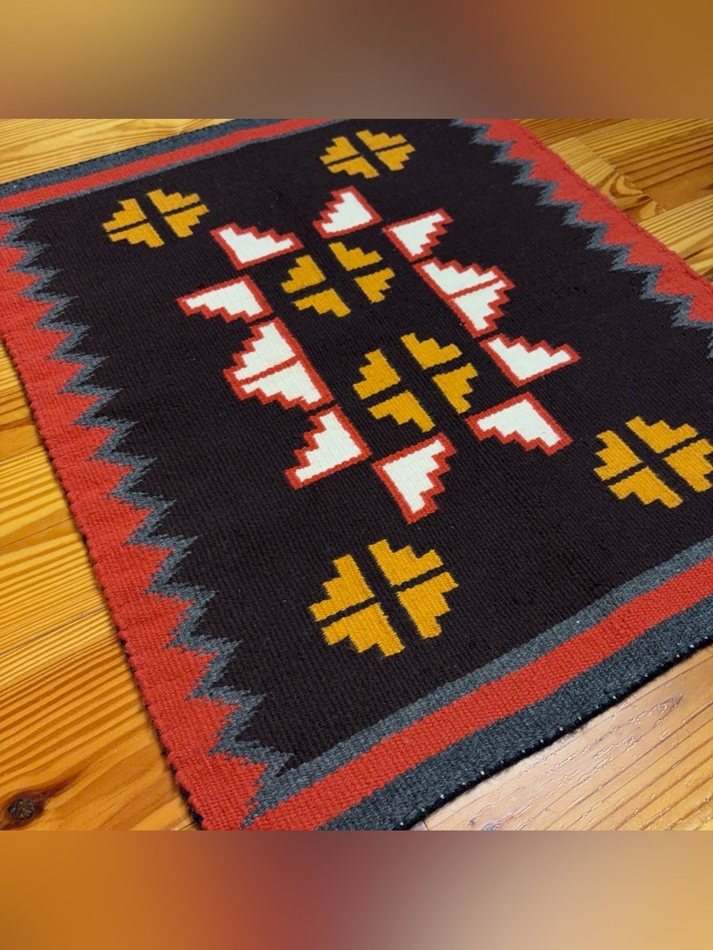 VINTAGE NAVAJO RUG - Picture 3 of 12